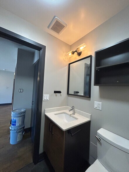 Building Photo - 518 W Wrightwood Ave