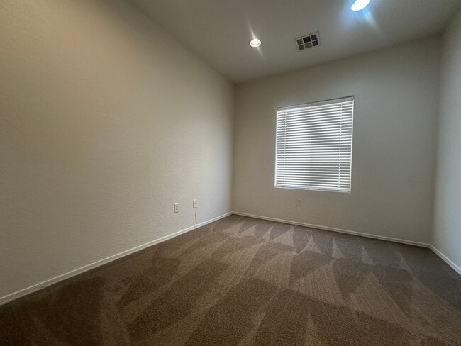 Building Photo - Sun City Aliante - 2 Bedroom and a Den - Great Floor Plan