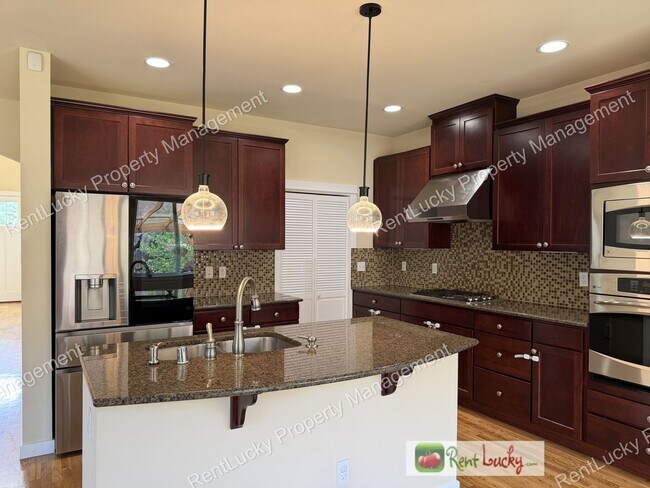 Building Photo - Amazing 5 Bedroom Home in Bothell with Gorgeous Finishes and Large Family Room!
