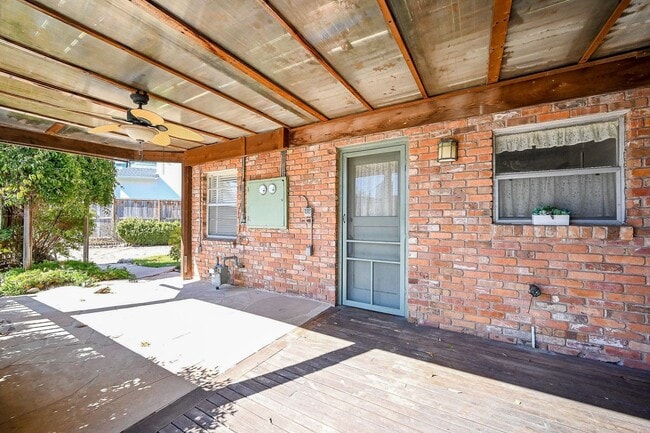 Building Photo - 2821 Eastgrove Ln