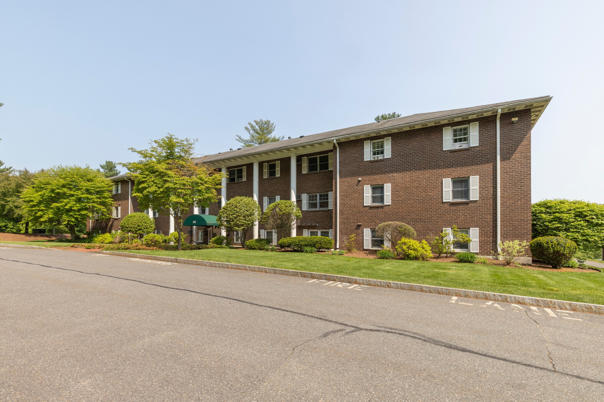 Building Photo - 205 Great Rd