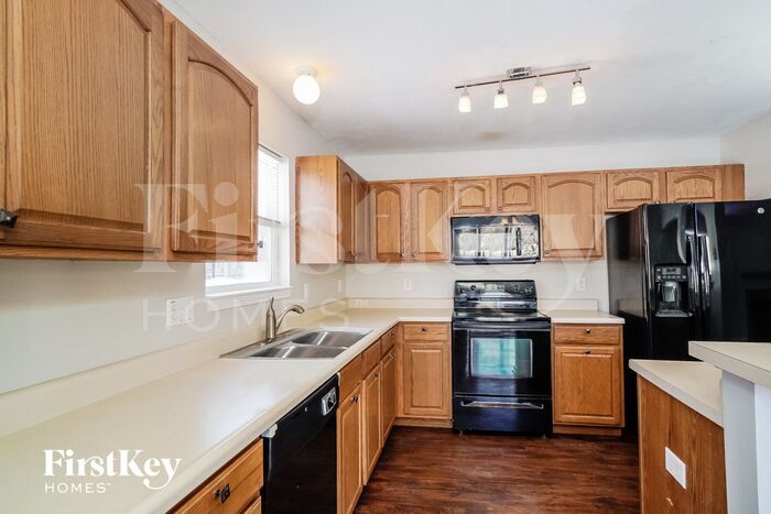 Building Photo - 12410 Deerview Dr