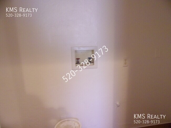 Building Photo - 5625 S Irving Dr