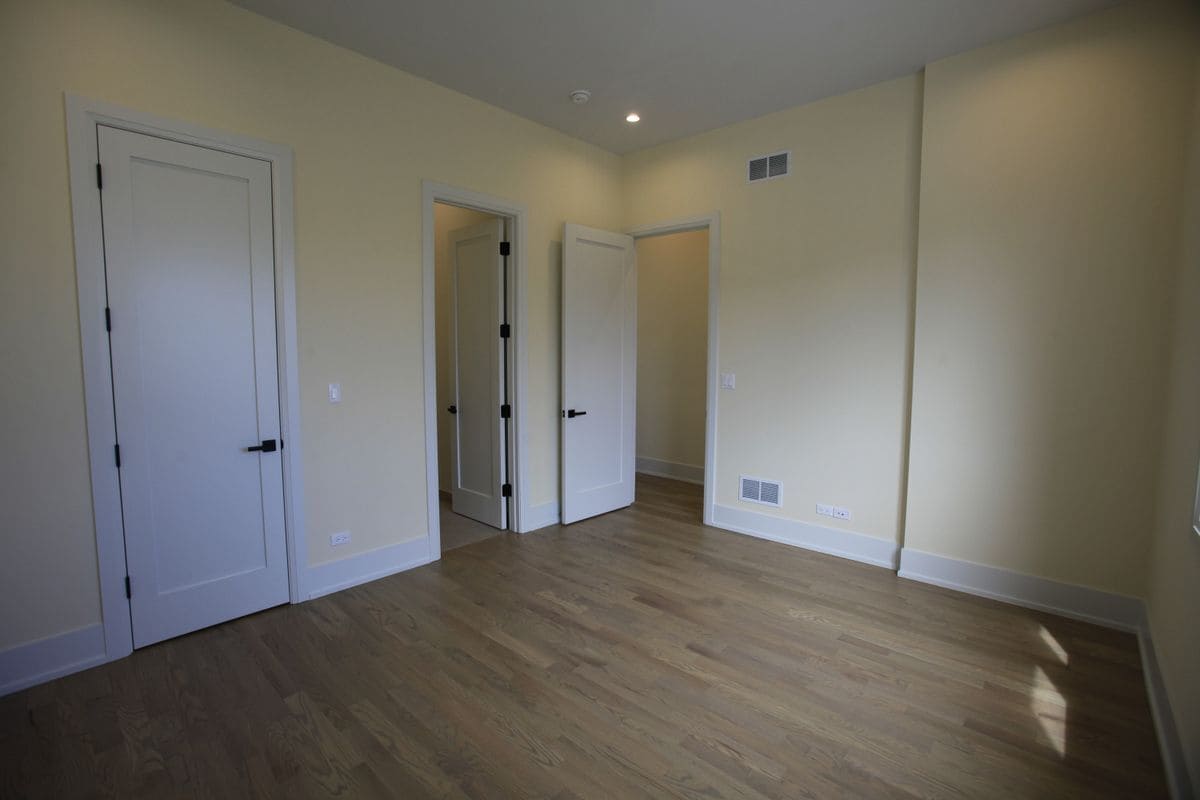 Building Photo - 1029 N Winchester Ave