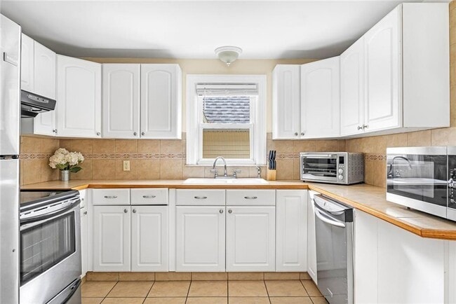 Building Photo - 33 Upland Way