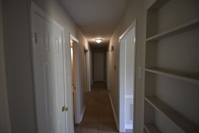 Building Photo - Stunning 5-Bedroom Home in Bartlett - Spacious, Elegant & Move-In Ready!