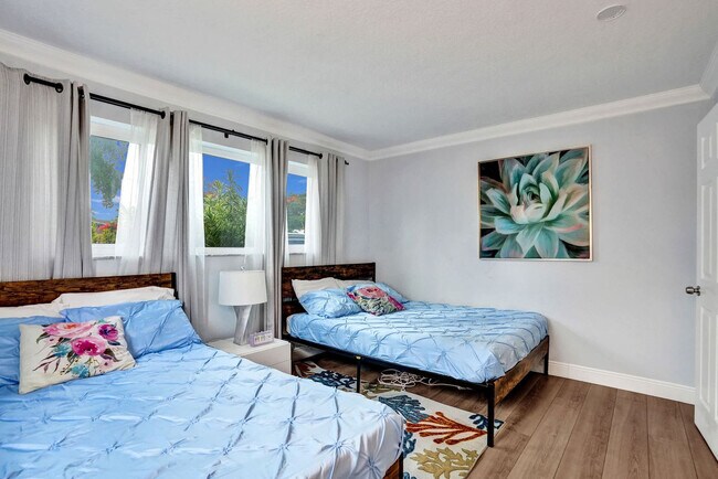 Building Photo - 5415 Harrison St