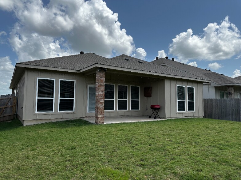 Building Photo - 11125 Solar St