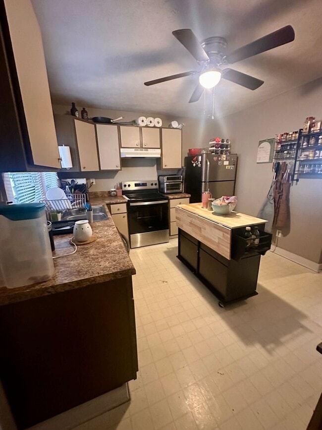 Building Photo - Charming Home in Radford