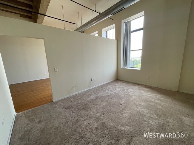 Building Photo - 1645 W Ogden Ave