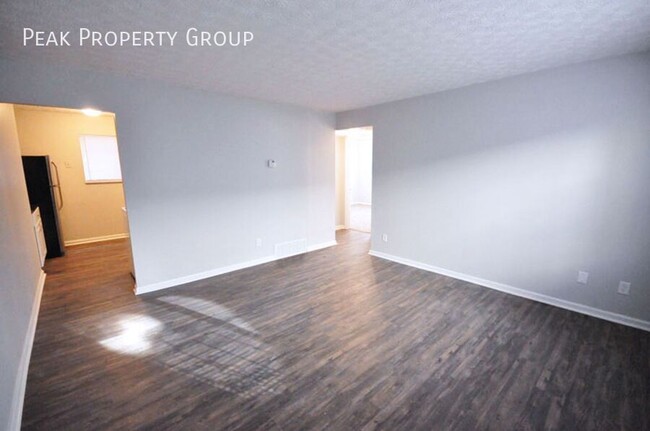 Building Photo - Available Fall 2025! 2 Bedroom apartment L...