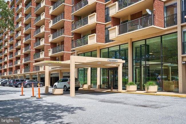 Primary Photo - 1300 Army Navy Dr