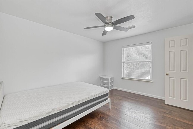 Building Photo - 14802 Dorray Ln