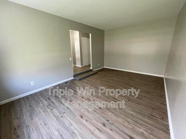 Building Photo - 690 Wiethaupt Rd