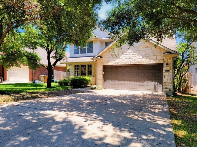 Building Photo - Large 4 Bed, 2.5 Bath Home Perfect for Com...