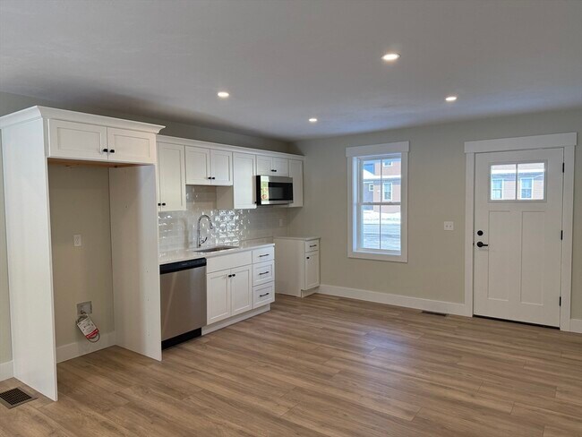 Building Photo - 480 Wareham St