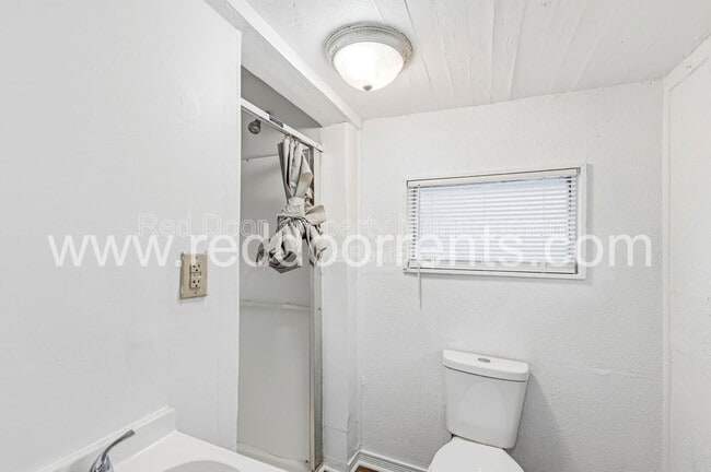 Building Photo - 408 N Oakland Ave