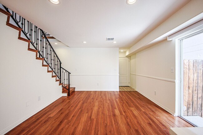 Building Photo - Fully Renovated 4 Bed/3.5Bath Home with Garage + Private Yard