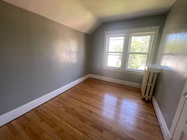 Building Photo - Three Bedroom East Hillside Home