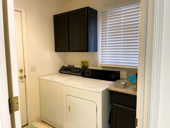 Building Photo - Fully Furnished Lakefront Short-Term Renta...
