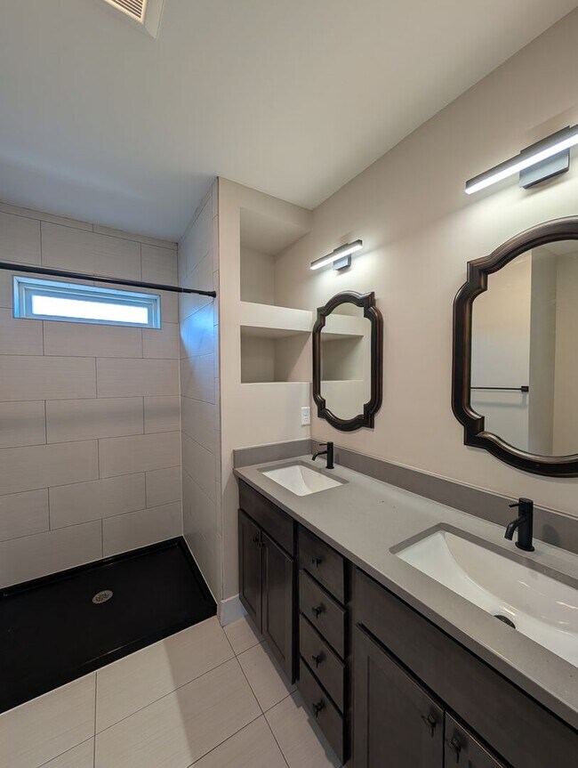 Building Photo - Swannanoa Rental