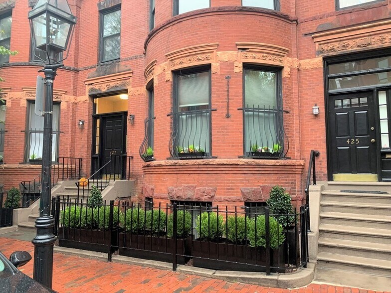 Building Photo - 425 Marlborough St