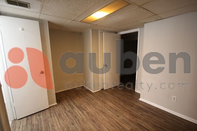 Building Photo - 3602 Missionaire Ave