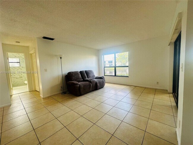 Building Photo - 3815 NW 35th St