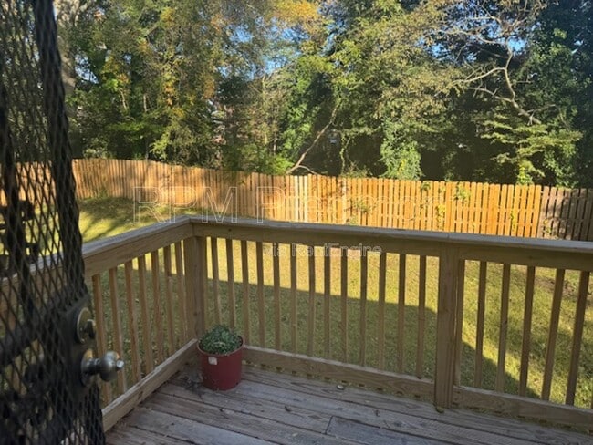 Building Photo - 807 Hall St NW