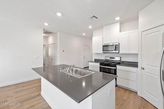 Building Photo - 4547 Mifflin St