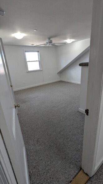 Building Photo - 900 N Ivy St