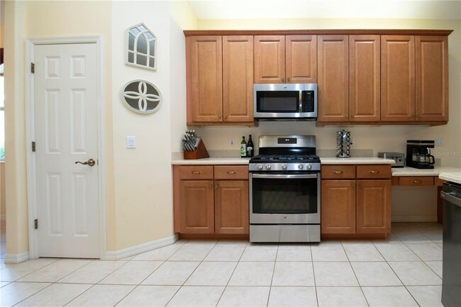 Building Photo - 275 Dahlia Ct