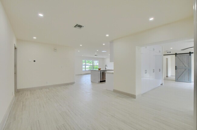 Building Photo - 800 W Camino Real