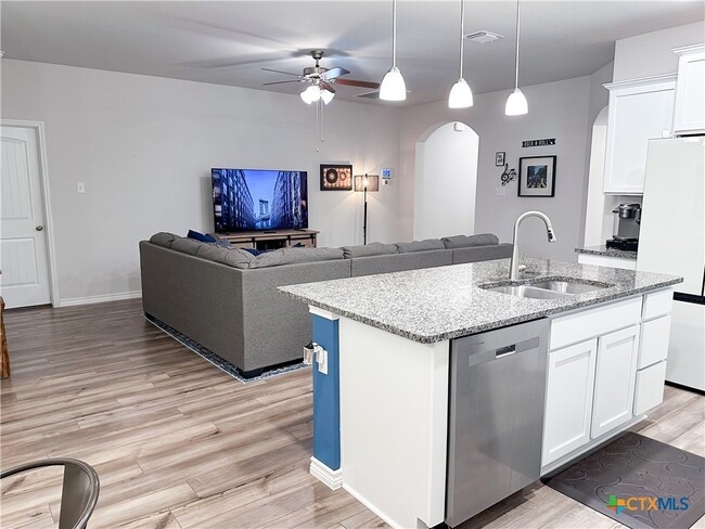 Building Photo - 6315 Matagorda Rd