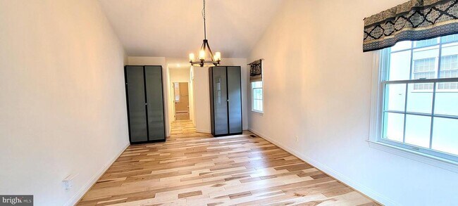 Building Photo - 15292 Golf View Dr