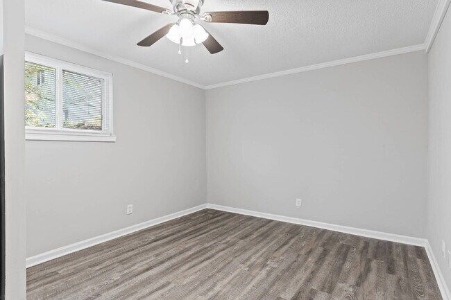 Building Photo - 105 P' Poole Ave #101: Red Bank 1Bed/1Bath Apartment w/ Laundry Units, Central AC, and Granite Co...