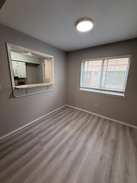 Building Photo - 4812 S Victor Ave