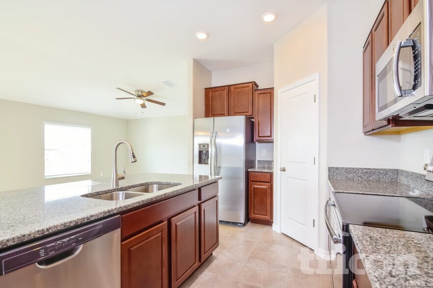 Building Photo - 10409 Fairy Moss Ln