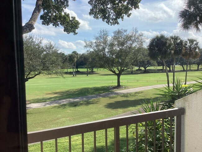 Building Photo - 2308 Bridgewood Dr