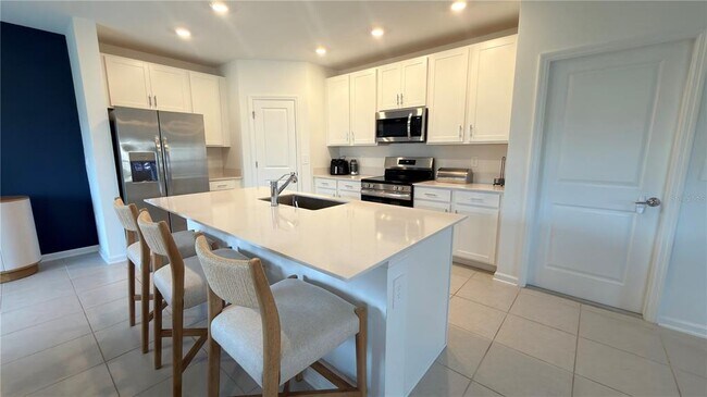 Building Photo - 2731 Armstrong Ave