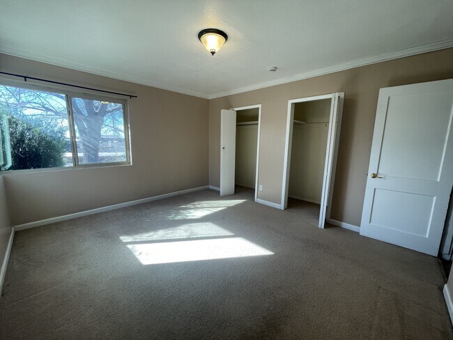 Building Photo - 8415 Menaul Blvd NE