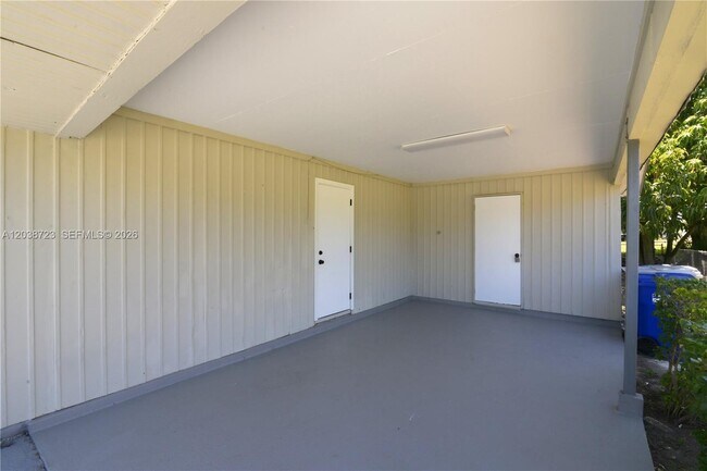 Building Photo - 921 NW 5th Ave