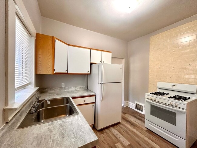 Building Photo - Three Bedroom Home in Muskegon Heights