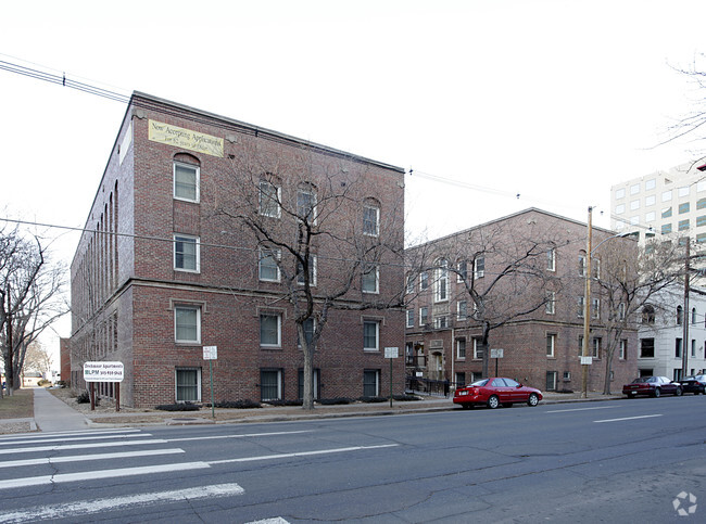 Primary Photo - Drehmoor Apartments