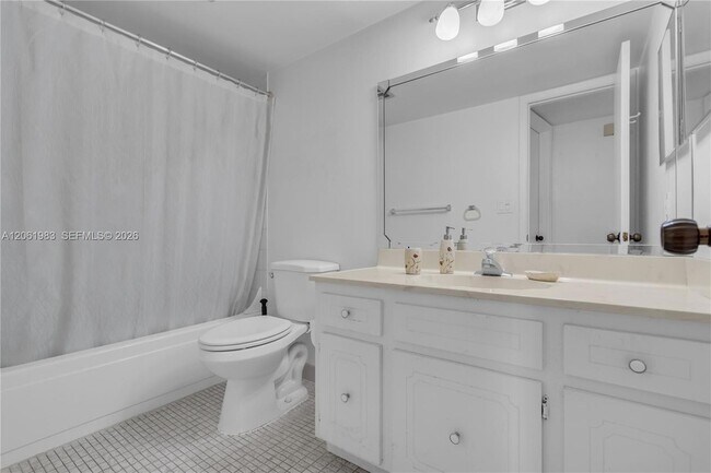 Building Photo - 3551 Inverrary Dr
