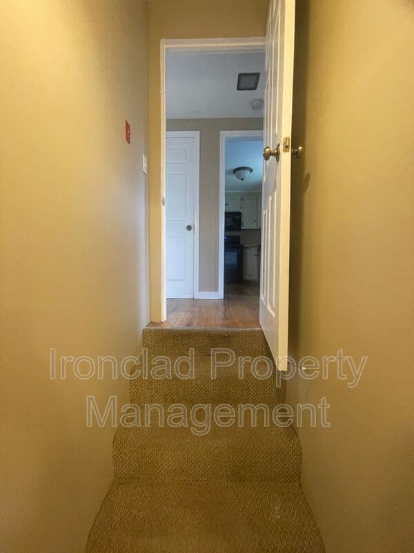 Building Photo - 5 Elizabeth Rd