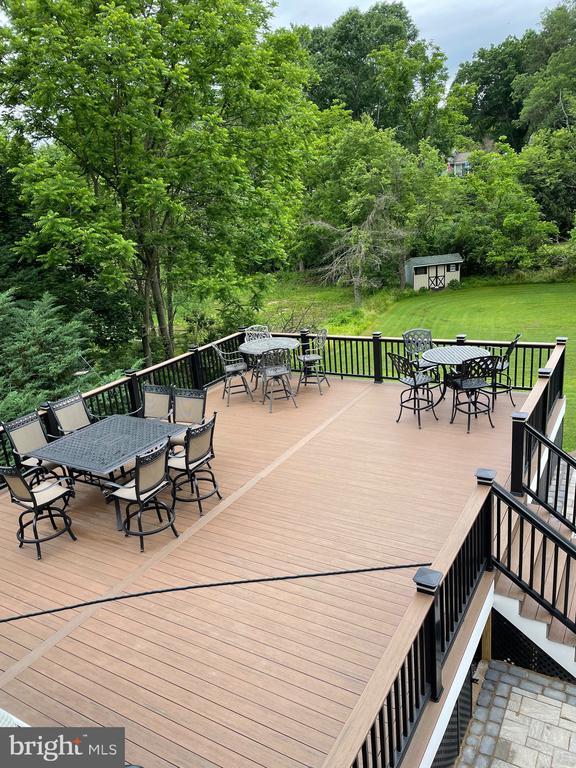 Building Photo - 1104 Dunvegan Rd