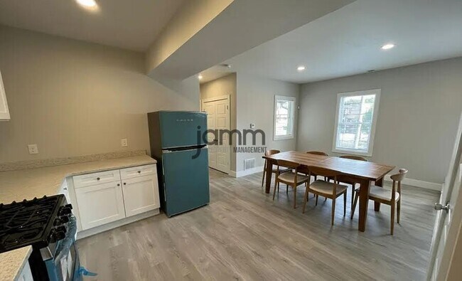 Building Photo - 1966 Randall Rd