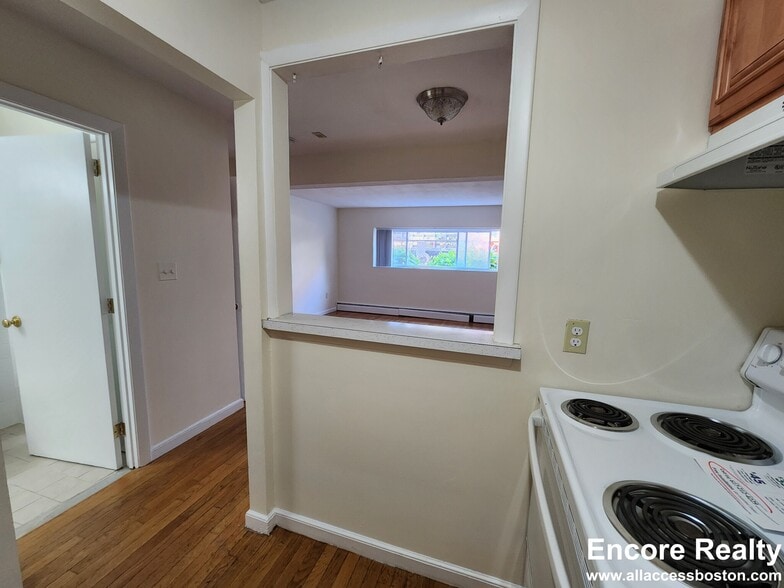 Building Photo - 34 Gardner St