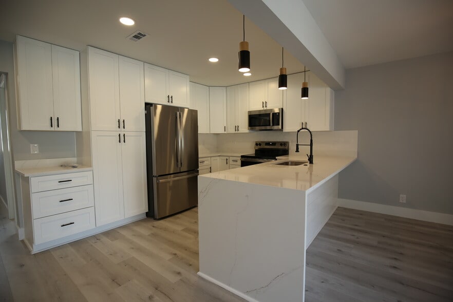 Building Photo - 2970 Old Bryan Dr